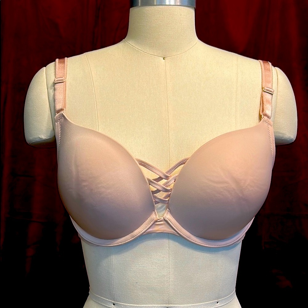 Torrid NWOT Bra with Molded Cups